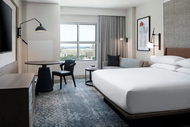 1 Bedroom, Deluxe, Suite, King Bed, Sofa, Sheraton Fort Worth Downtown Hotel 1/7