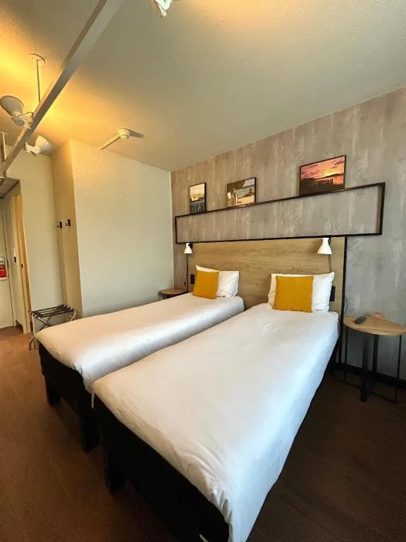 Room, Twin Beds, with Extra Bed, Ibis St Malo La Madeleine 5/10