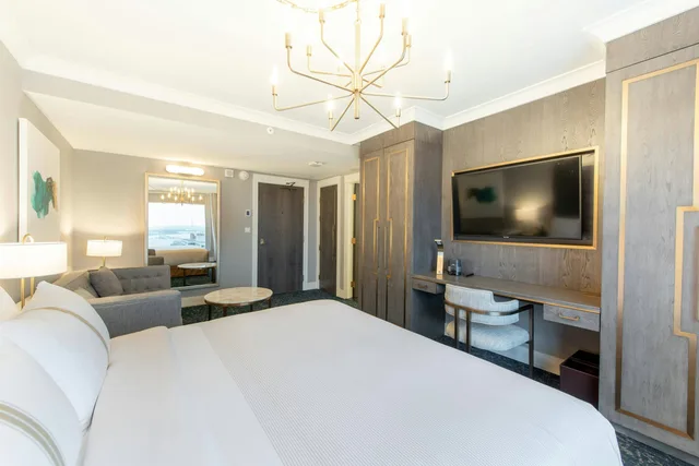 Studio, King Bed, Water View, Sofa، Sutton Place Hotel Halifax 3/6