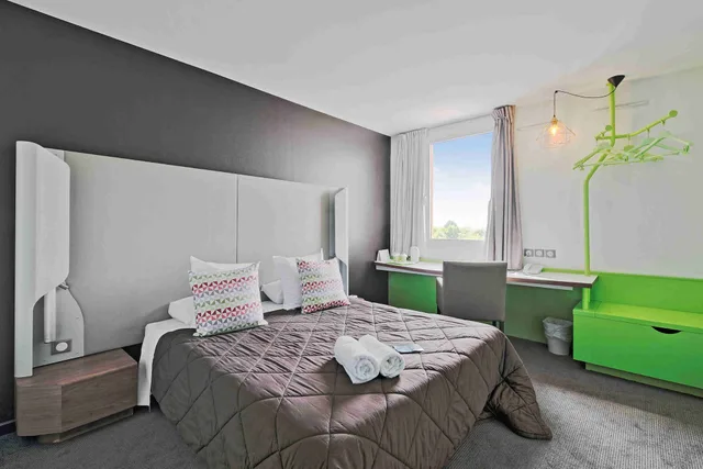 Standard, 3 Beds, Hotel Restaurant Campanile Roissy Le Mesnil-Amelot 9/10