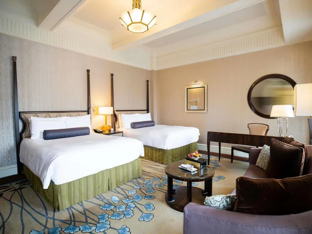 غرفة ديلوكس بسريرين منفصلين وسريرين كوين، FAIRMONT PEACE HOTEL 3/5