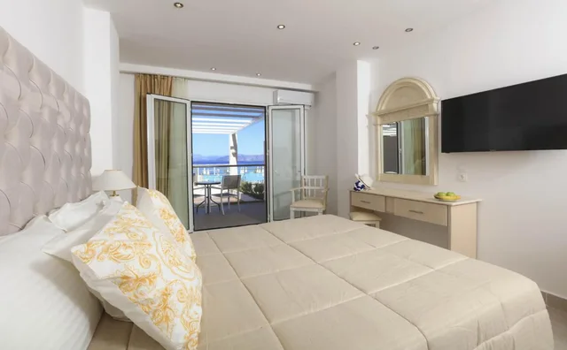 غرفة سوبيريور بإطلالة على البحر، Cavomarina Beach Hotel - Adults Only 1/2
