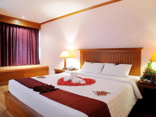 غرفة بريميوم بإطلالة على المسبح، Baumanburi Hotel 5/8