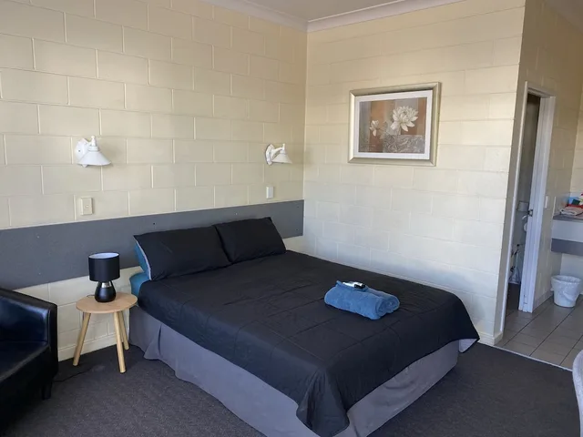 غرفة قياسية بسرير مزدوج، CENTRAL POINT MOTEL 1/6