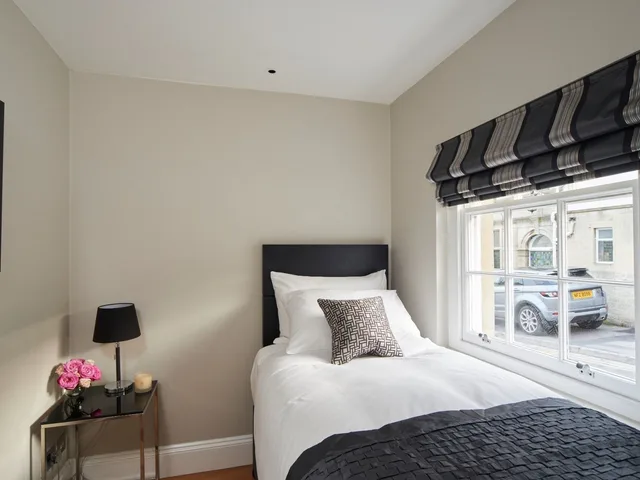 Garden, Luxury, Apartment, 1 King and 1 Single Beds, City View, Private Bathroom, Sofa، Bath Circle Camden Lodge House 1/2