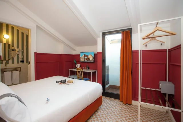 غرفة بسرير مزدوج أو سريرين منفصلين بإطلالة على المدينة، Demidoff Hotel 9/10
