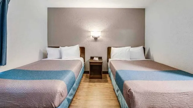 غرفة ديلوكس بسريرين مزدوجين، Motel6 Fort Wayne, IN 5/10