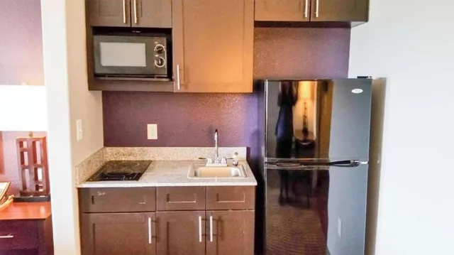 Deluxe, King Bed, Studio6 Beeville, TX 10/10