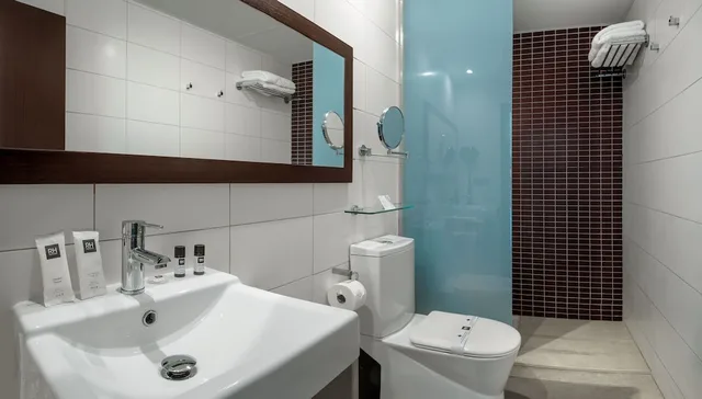 غرفة بشرفة مفردة بسرير مزدوج، RH Portocristo & Wellness 4/4