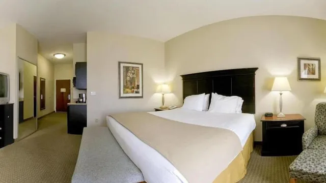 غرفة قياسية بسرير كينج، Holiday Inn Express Hotel & Suites Vernon College Area (HWY 287) 4/6