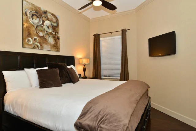 جناح تنفيذي بغرفتي نوم، Prestige Hotel Vernon 1/3