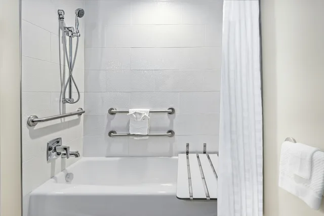 جناح بسريرين كوين بغرفتين لذوي الإعاقة، Embassy Suites By Hilton College Station 2/2