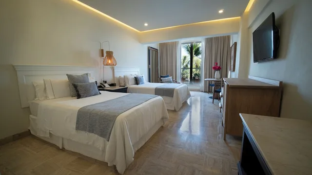 غرفة سوبيريور بسريرين مزدوجين بإطلالة جزئية على البحر، Fiesta Americana Puerto Vallarta All Inclusive & Spa 1/4