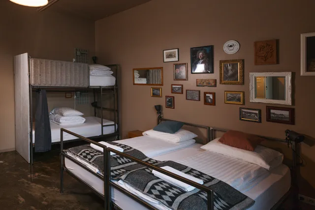 غرفة عائلية بأربعة أسرّة بحمام مشترك، Kex Hostel Reykjavík 1/2