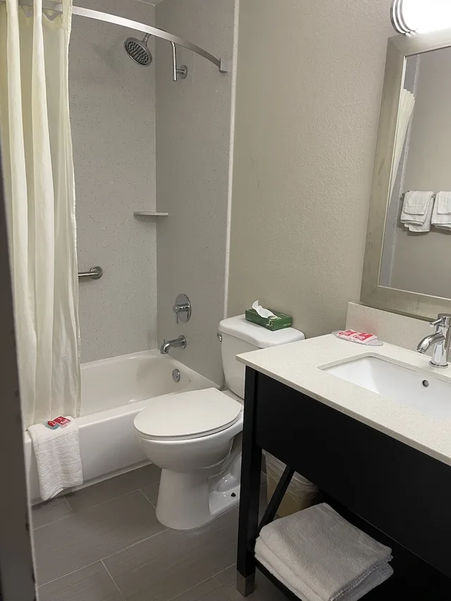 غرفة قياسية بسرير كوين، Econo Lodge Cartersville Emerson Lake Point 7/8
