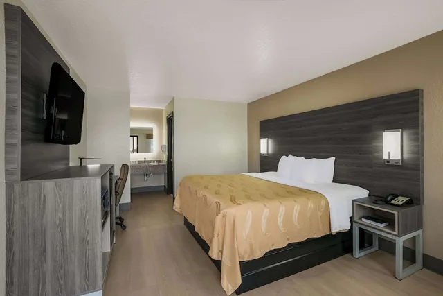 Standard, King Bed, Quality Inn Commerce at I-85 5/10