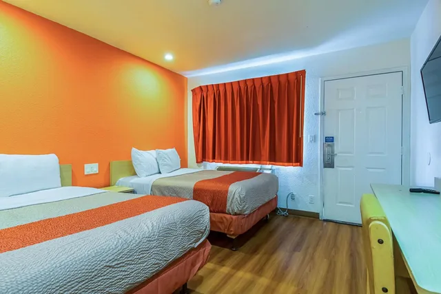 غرفة رباعية للمدخنين، Motel6 Bakersfield, CA - Airport 3/10