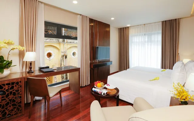 Superior, Queen Bed, Orchids Hotel Saigon 9/10