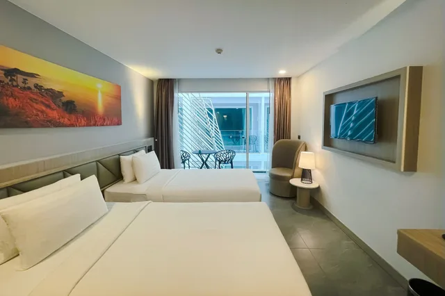 غرفة ديلوكس بسريرين منفصلين بشرفة، Clarian Hotel Beach Patong 3/10