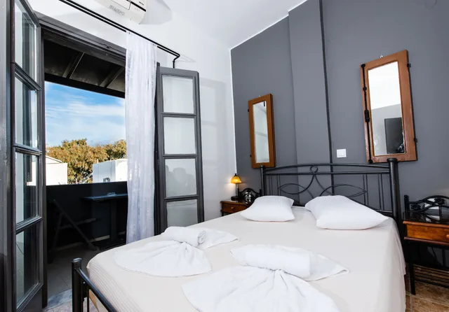غرفة كلاسيكية بسرير كوين بإطلالة على المدينة، Villa Toula 4/10