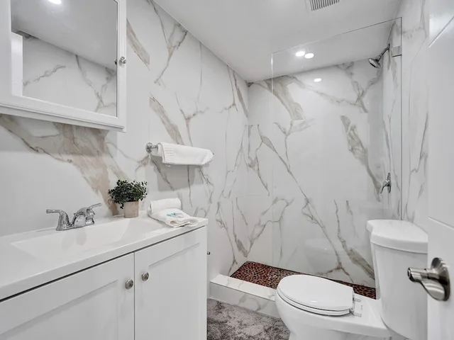 Miami, Beach Pool, King Bed, Sofa, High Floor, The Alexander All Suite Oceanfront Resort 3/3
