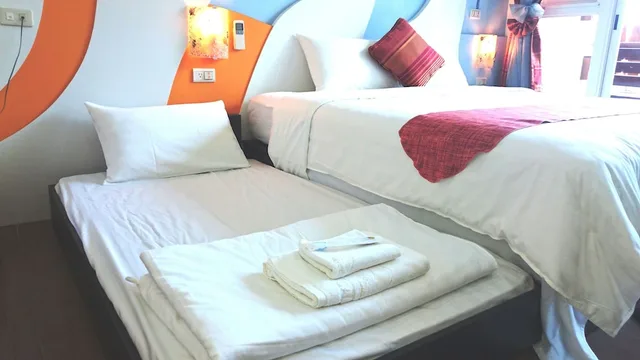 غرفة إليت بسرير كوين بإطلالة على الفناء، Camome 2/3