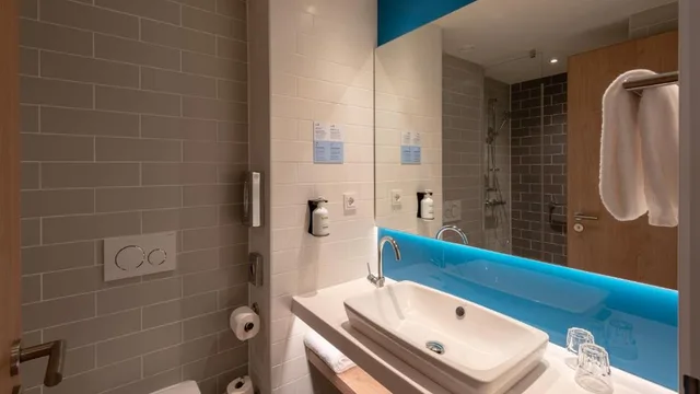 غرفة بسرير كوين، Holiday Inn Express Munich North, an IHG Hotel 9/10