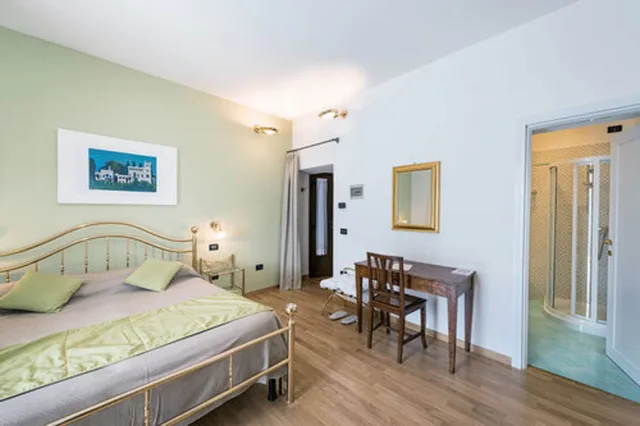 Deluxe, Queen Bed, Lake Side, Balcony، HOTEL VILLA BELVEDERE 2/4