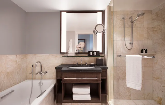 Deluxe, King Bed, Partial Harbour View، Four Seasons Hotel Sydney 7/7