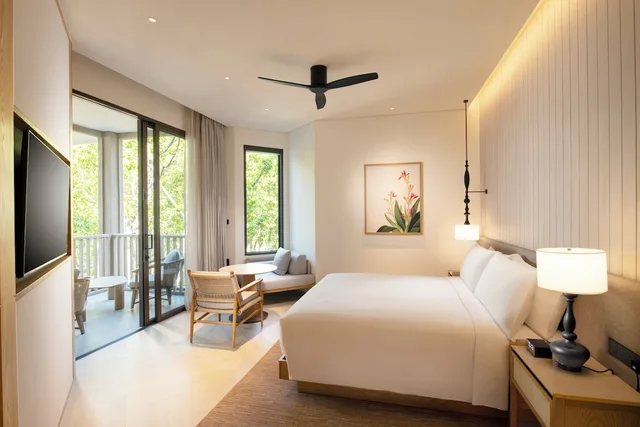 غرفة بسرير كينج بشرفة، Hilton Burau Bay Langkawi Resort 2/20