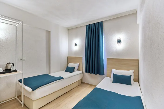 Standard, Multiple Beds, City View, Mia Hill Suites 2/6