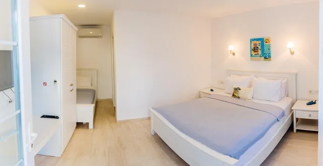 غرفة ثلاثية، Via Farilya Hotel 2/10