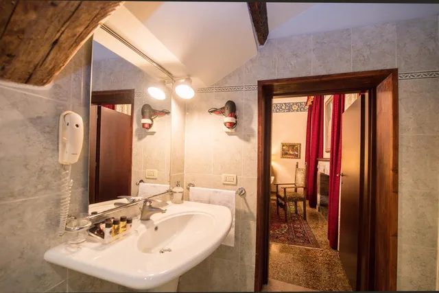 جناح جونيور، Palazzo Priuli 3/3