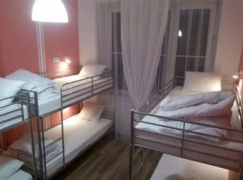 سكن مشترك بستة أسرّة للنساء، Lorf Hostel&Apartments 1/2