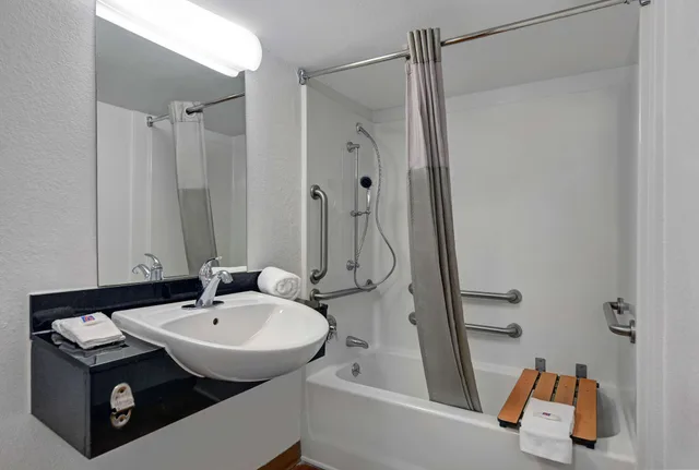 جناح بسرير كينج، Motel6 Cutler Bay, FL - Miami 5/6