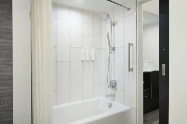 Suite, King Bed, Las Vegas Marriott 5/5