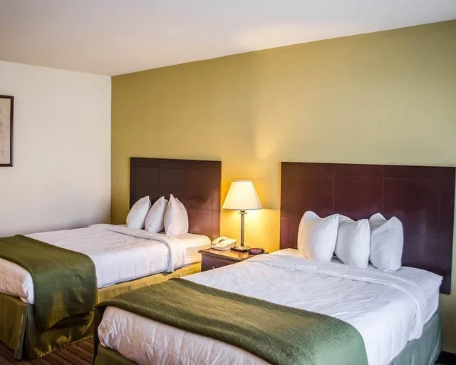غرفة قياسية بسرير مزدوج، Quality Inn and Suites Pensacola Bayview 1/5
