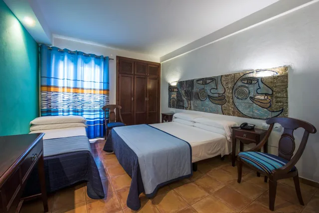 غرفة عائلية بسرير مزدوج وسرير فردي، Hotel de Naturaleza Rodalquilar Spa Cabo de Gata 1/3