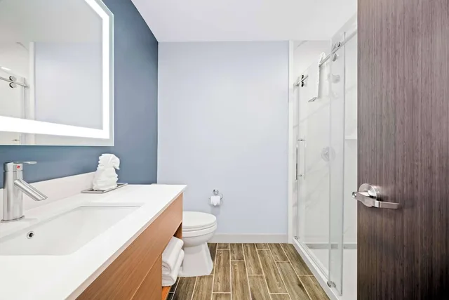 Standard, King Bed, Accessible, Best Western Niantic - New London/Mystic Area 4/4