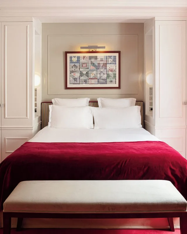 Superior, King Bed, Le Burgundy Paris 1/5