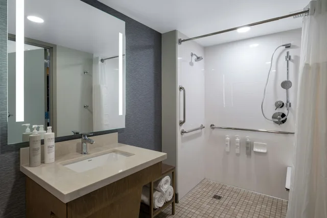 جناح بسرير كينج لذوي الإعاقة، Homewood Suites by Hilton Toledo Downtown 4/4
