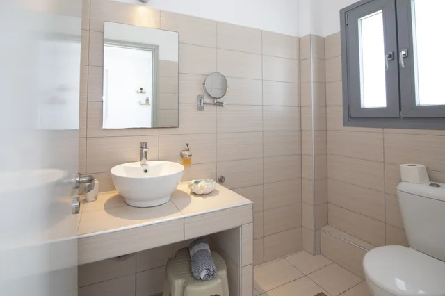 غرفة سوبيريور رباعية بسرير مزدوج وسريرين منفصلين، Thira S Dolphin Hotel 7/10