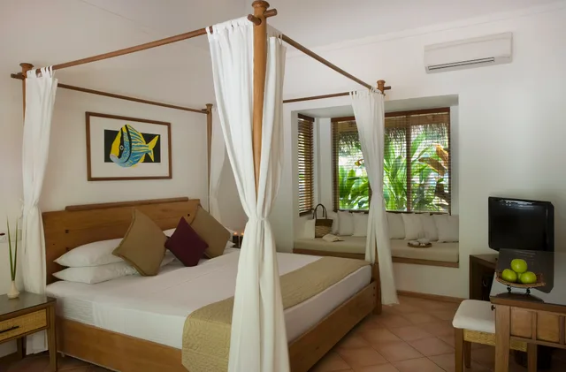 DELUXE BEACH VILLA - Transfer Excluded، Niva Kuramathi Maldives 1/1