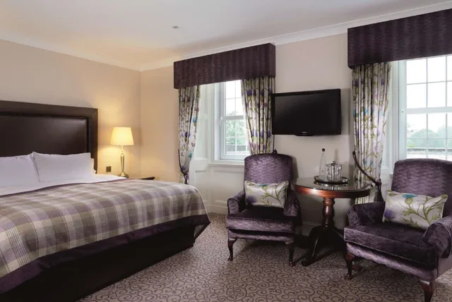 غرفة ديلوكس بسرير كينج، Macdonald Forest Hills Hotel & Spa 1/1