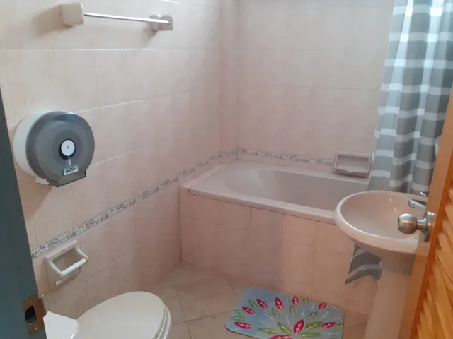 غرفة بسرير مزدوج بحمام خاص، Baansu Hostel 2/2