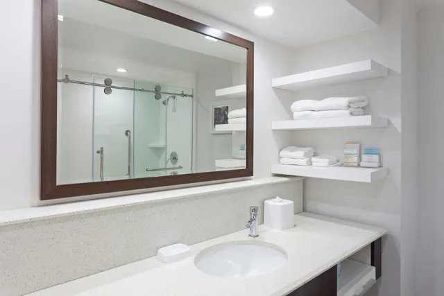 غرفة بسرير كينج مع أريكة، Hampton Inn Los Angeles/Arcadia/Pasadena 4/5