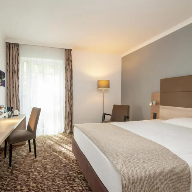 غرفة قياسية بسرير كينج وسرير كوين، Best Western Plus Hotel Koeln City 1/8