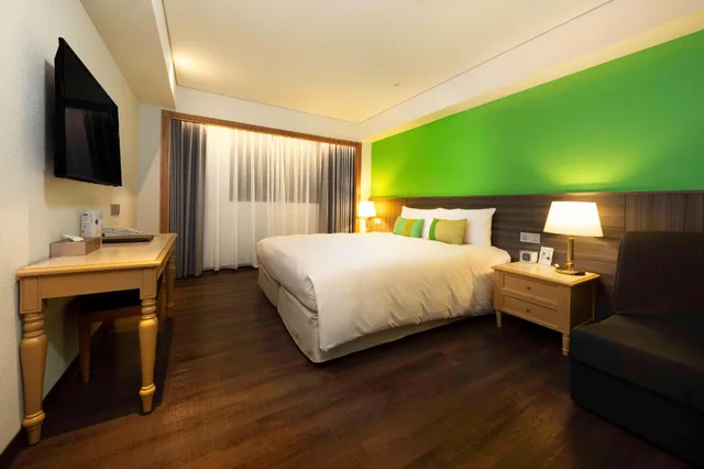 غرفة سوبيريور بسرير كوين، Green World Triple Beds 1/1