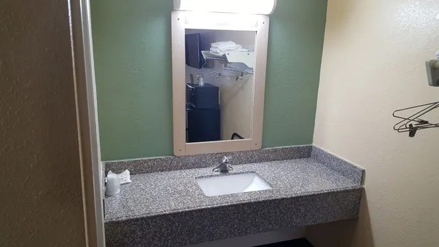 غرفة بسرير كينج، Mentor Home Inn & Suites 4/4