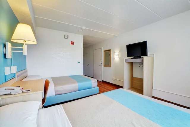 Standard, Quadruple, 2 Queen Beds, Motel6 Newport, RI 6/10
